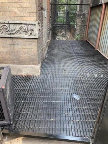 steel grating leveled floor over steel plating